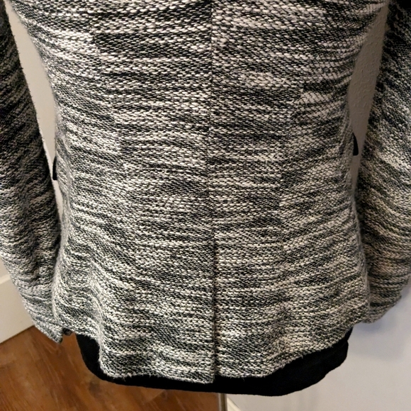 Banana Republic Tweed Blazer size 6. - Picture 5 of 13